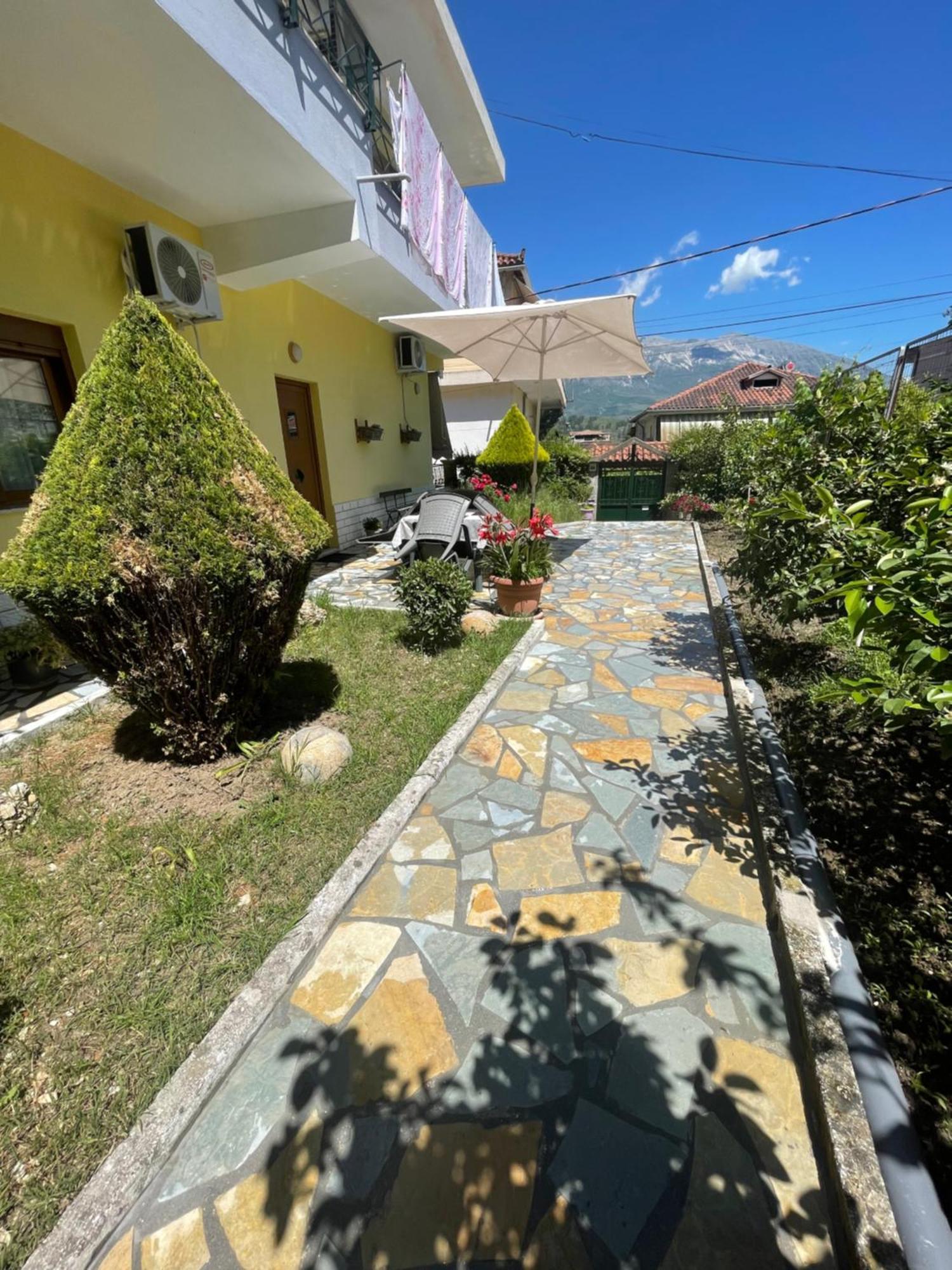 Artur'S Apartment Gjirokaster Exterior photo