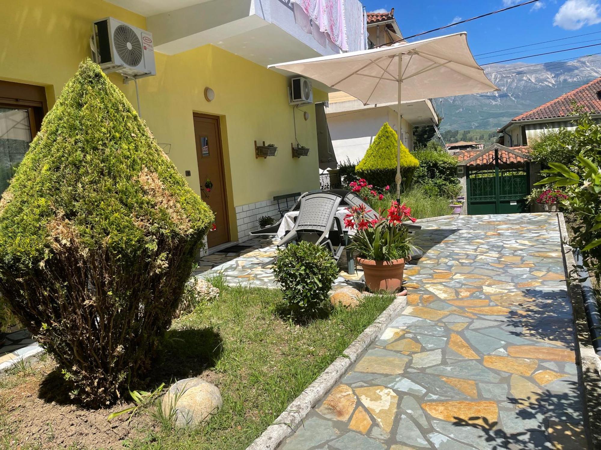 Artur'S Apartment Gjirokaster Exterior photo